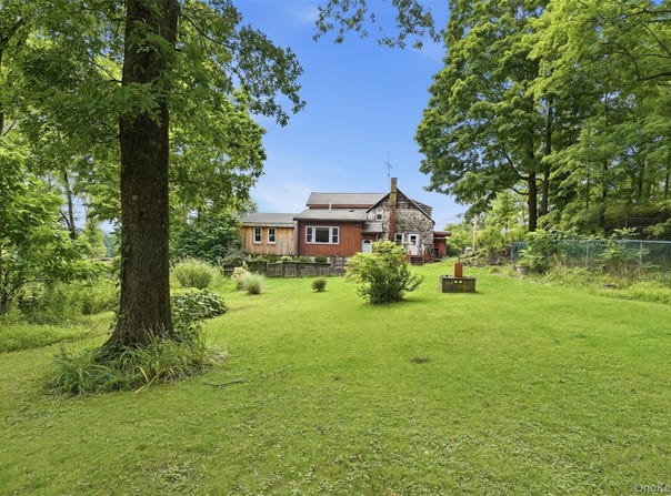 574 State Route 32 N, Esopus, NY 12561