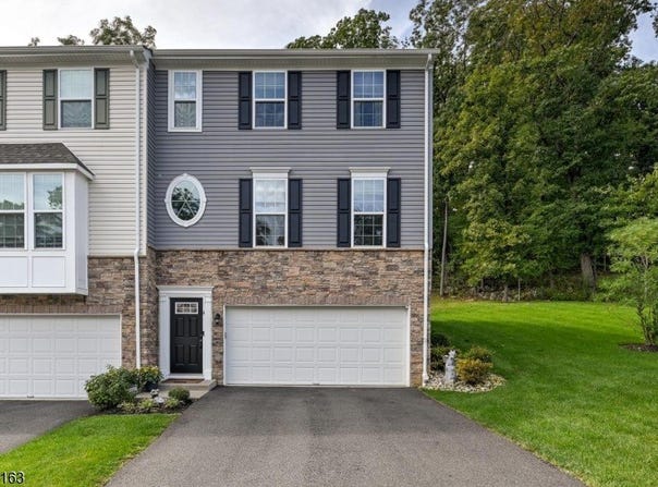 4 Woodland Way, Mount Arlington Boro, NJ 07856-1468