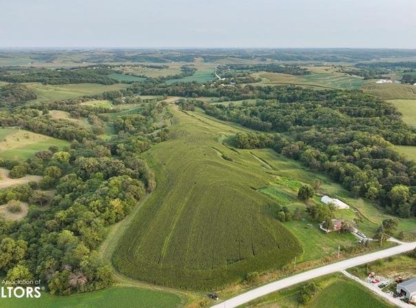 29893 185th. St., Crescent, IA 51542