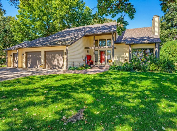 1265 Rolling Oaks Lane NW, Hutchinson, MN 55350