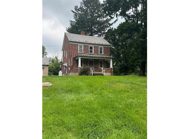 148 W Douglasville Road, Bushkill Twp, PA 18064