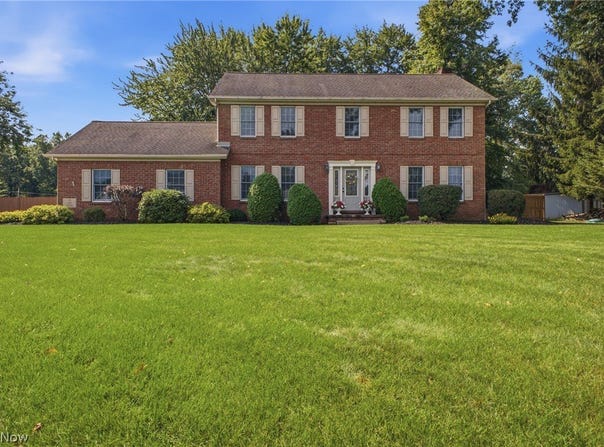 279 Jade Circle, Canfield, OH 44406