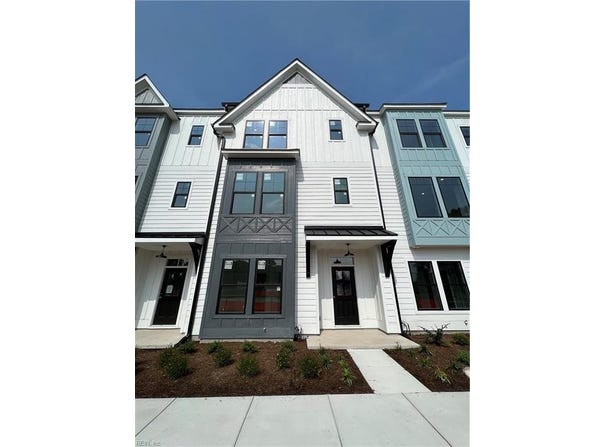 902 Jennings Ln, Chesapeake, VA 23322