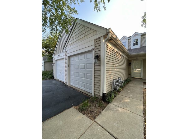 2451 Sheehan Drive, Naperville, IL 60564