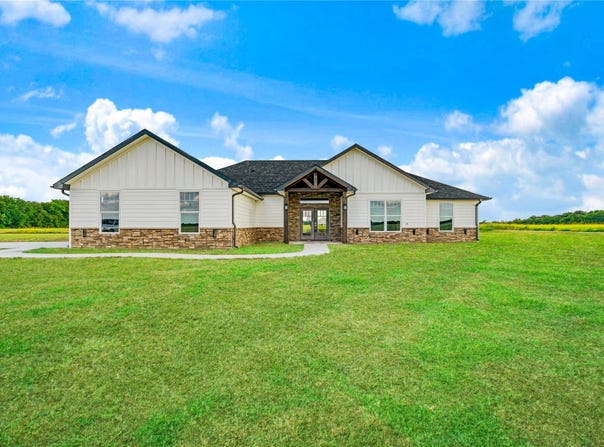 451 County Road 26850, Petty, TX 75470