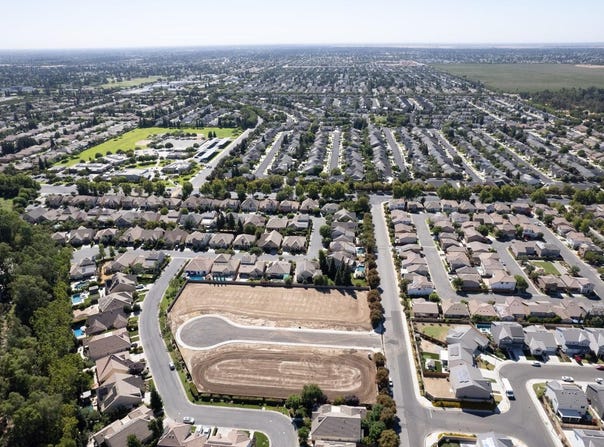 1753 N Preuss Avenue, Clovis, CA 93619