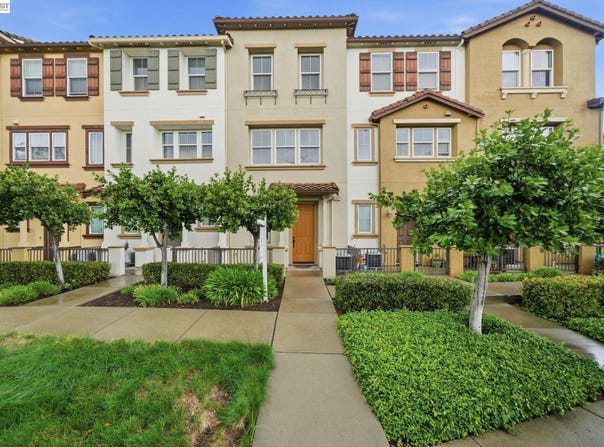 1012 Martin Luther King Dr, Hayward, CA 94541