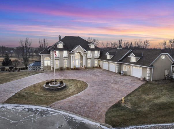 1550 Willow Run Blvd, LeMars, IA 51031