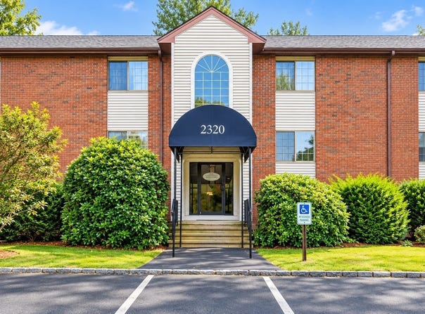 2320 Skyline Dr, Lowell, MA 01854