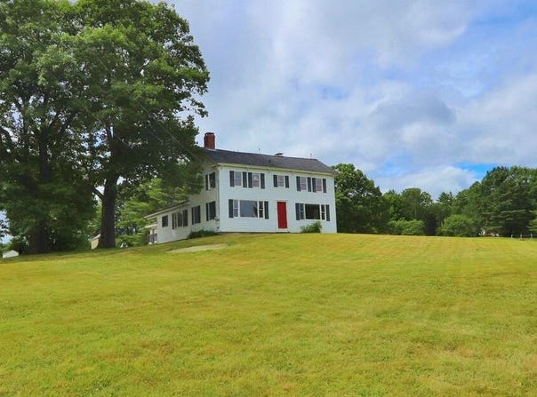 1286 Pushaw Road, Glenburn, ME 04401