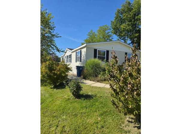 56 Blueberry Ln, Three Oaks, MI 49128