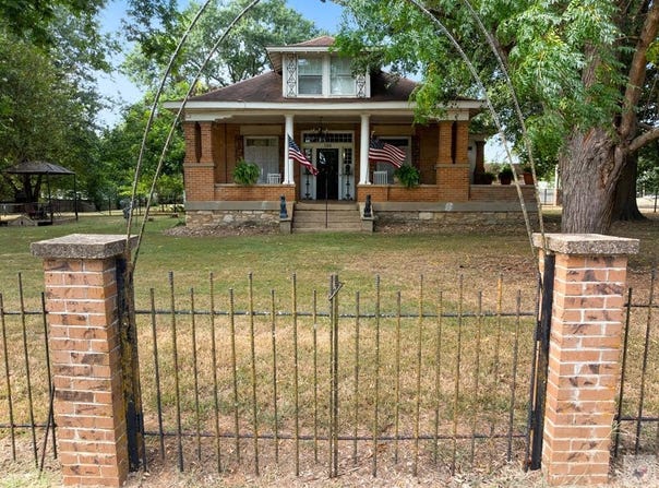 126 W Main, Lockesburg, AR 71846
