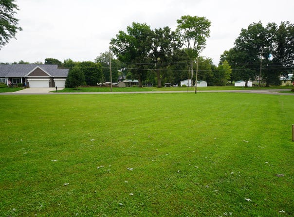 1102 W Lakeshore SE, Hebron, OH 43025