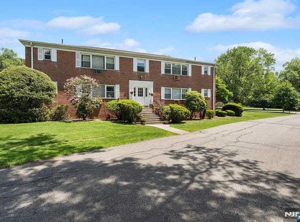 3 Rustic Circle, Montvale, NJ 07645