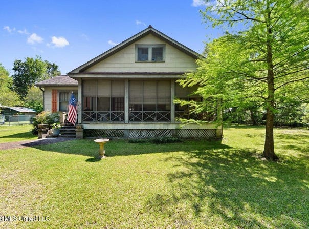 506 Ward Avenue, Ocean Springs, MS 39564