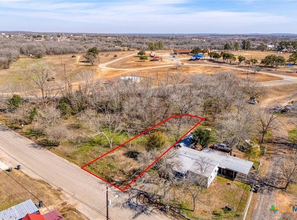 1018 N Hackberry Avenue, Luling, TX 78648