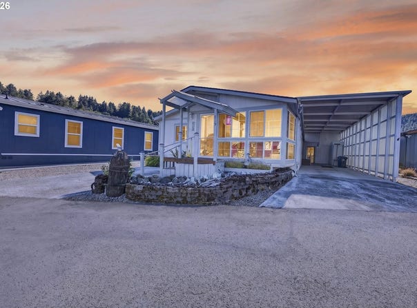 100 RIVER BEND Rd, Reedsport, OR 97467