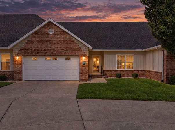 1354 N Sandy Creek Circle, Nixa, MO 65714