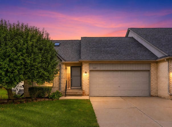 46201 Bentley Circle, Macomb, MI 48044