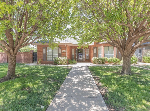 608 S Holliday Drive, Plainview, TX 79072