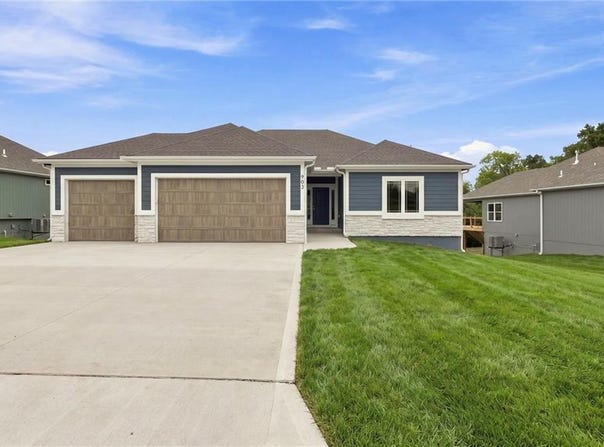 903 Captain Merriman Drive, Freeman, MO 64746