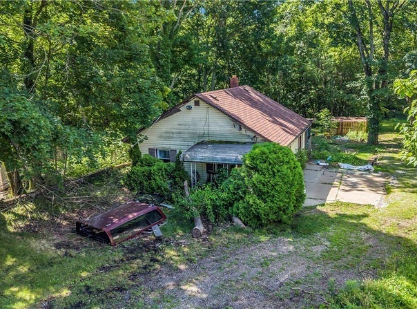 1664 Woods Road, Akron, OH 44306