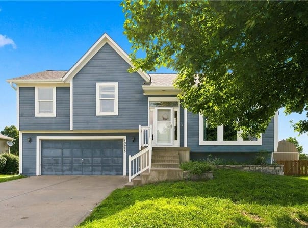 19985 CRESTONE Street, Spring Hill, KS 66083