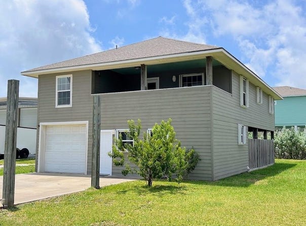 103 Palm Dr., ROCKPORT, TX 78382