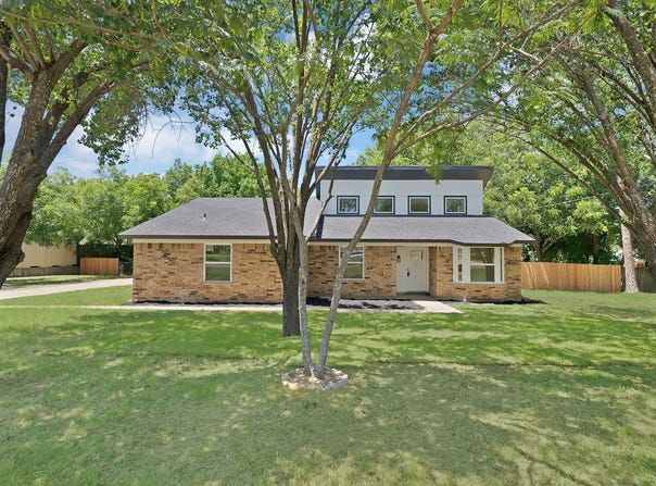 105 Oak Lane, Burleson, TX 76028
