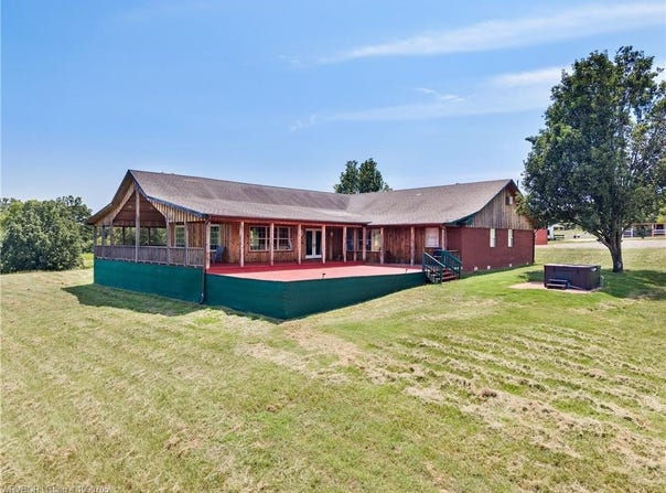 4923 Wire RD, Ozark, AR 72949