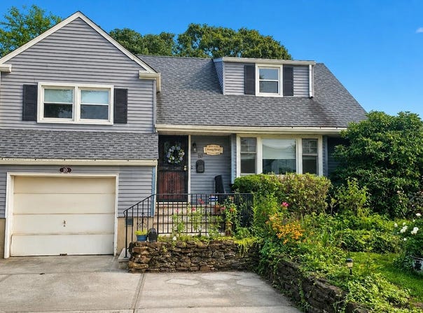 10 Columbia Place, Parlin, NJ 08859