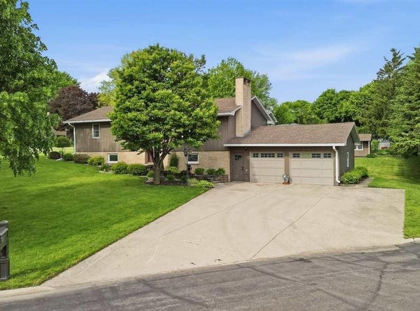 130 Half Moon Road, Wells, MN 56097