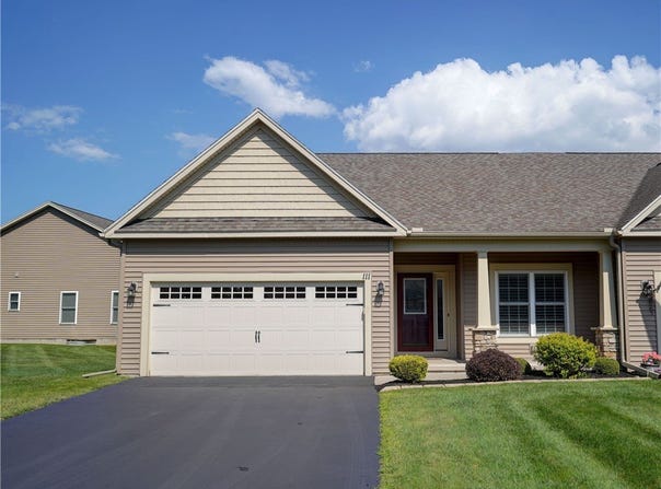 111 Golden Oaks Way, Rochester, NY 14624