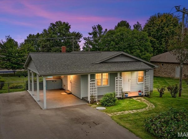 513 N Moore Street, Waterloo, IL 62298
