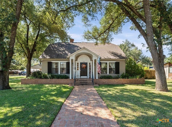 905 E 12th Street, Cameron, TX 76520