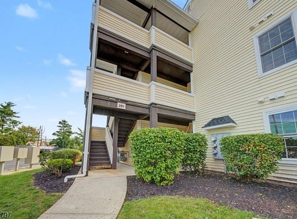 251 Broadmoor-3, Union Twp., NJ 07083-2708
