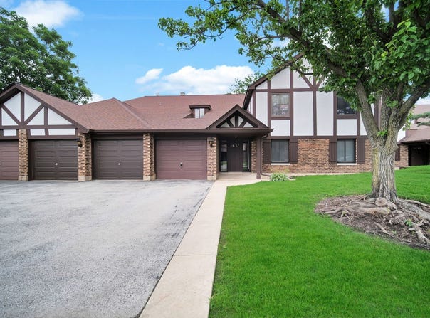 1651 Dover Court, Wheaton, IL 60189