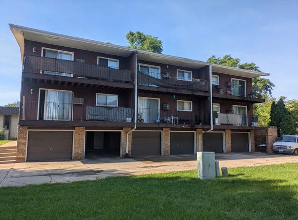 75 N Lyle Avenue, Elgin, IL 60123