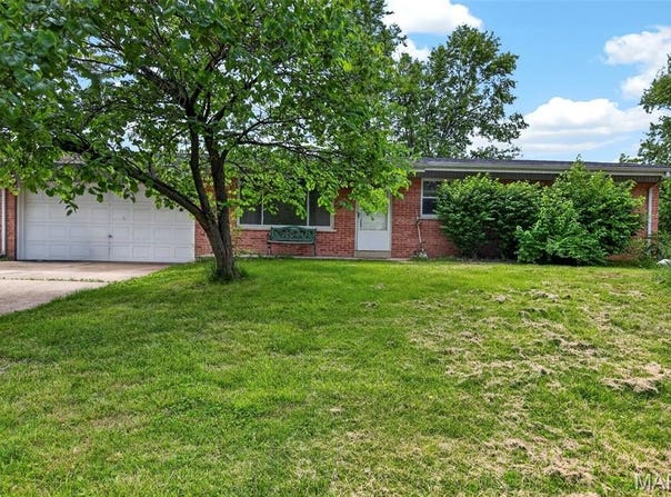 33 Cloverdale Drive, Unincorporated, MO 63304
