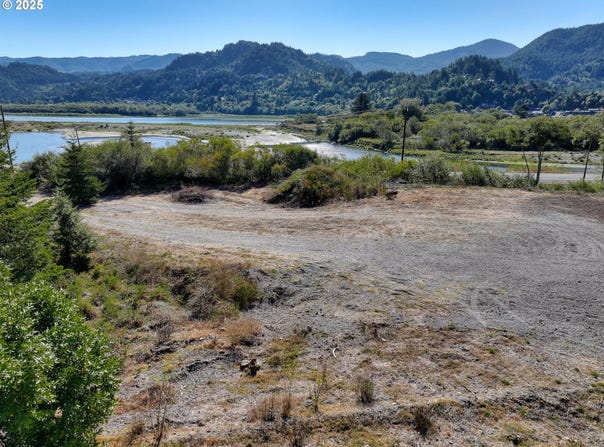 N Bank Rogue River, GoldBeach, OR 97444