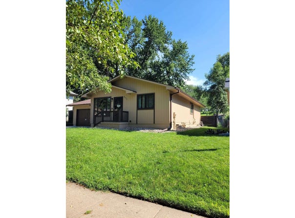 4412 Applewood Avenue, Sioux City, IA 51106