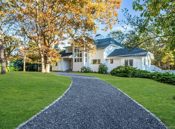 19 Bay Woods Drive, Hampton Bays, NY 11946