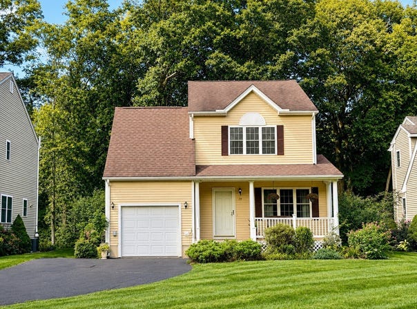 29 Sycamore Way, Wallingford, CT 06492