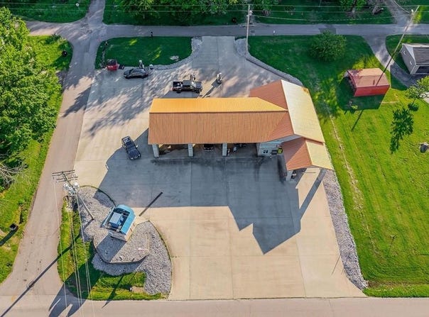 1004 E Lake Ave, Celina, TN 38551