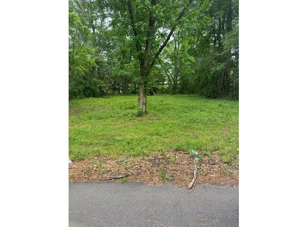 1227 S 17th Ave, LAUREL, MS 39440