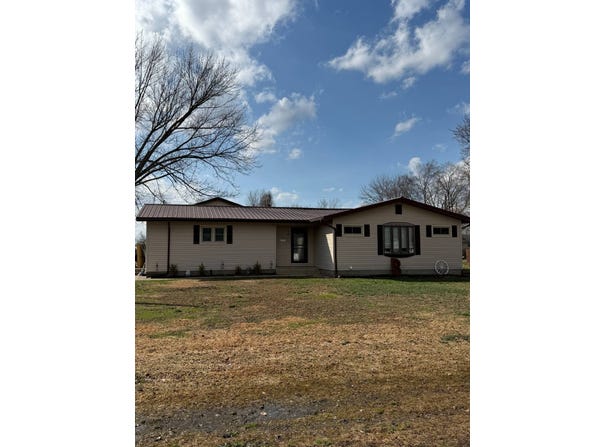 1209 S Willow Dr, Robinson, IL 62454