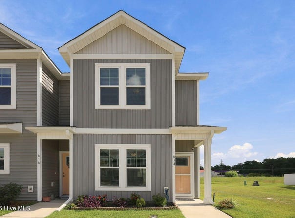 614 Jacks Crossing Drive, Hubert, NC 28539
