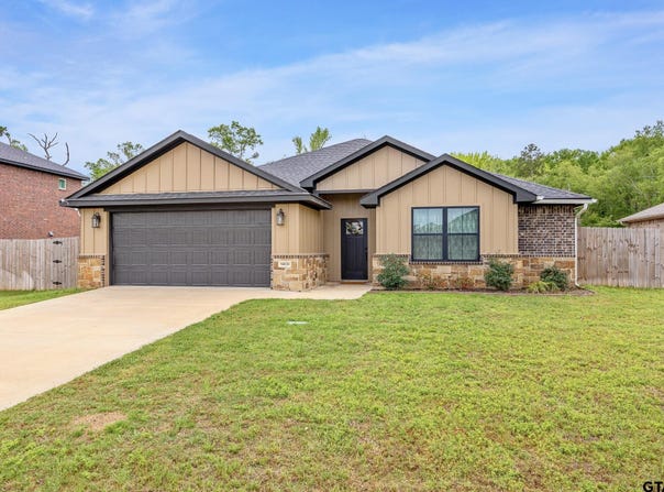 16030 Crossing Circle, Lindale, TX 75771