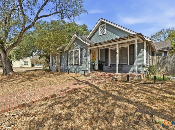 505 E Houston Street, Luling, TX 78648