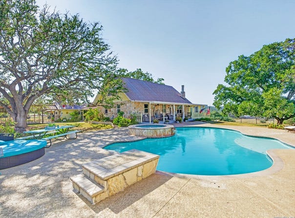 3320 Privilege Creek Rd, Pipe Creek, TX 78063